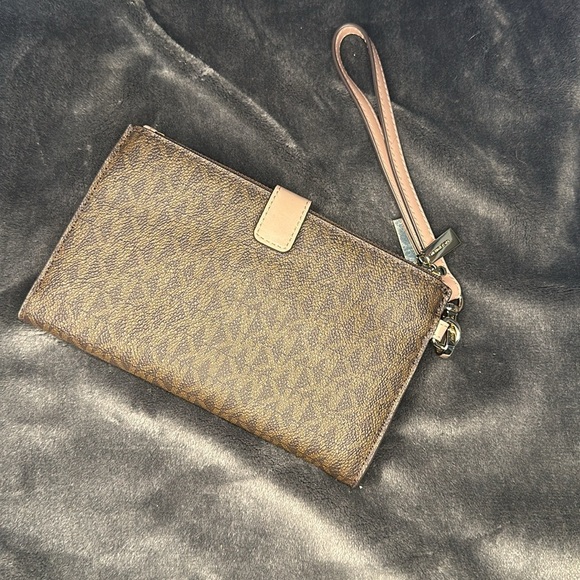 Michael Kors Double Zip Wallet Wristlet Leather Brown and Ballet Pink - Picture 2 of 10